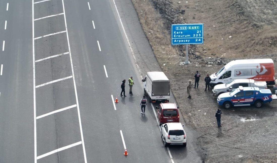 Kars’ta 44 ekip ve 197 jandarmanın katılımıyla “Düzensiz Göçle Mücadeleye