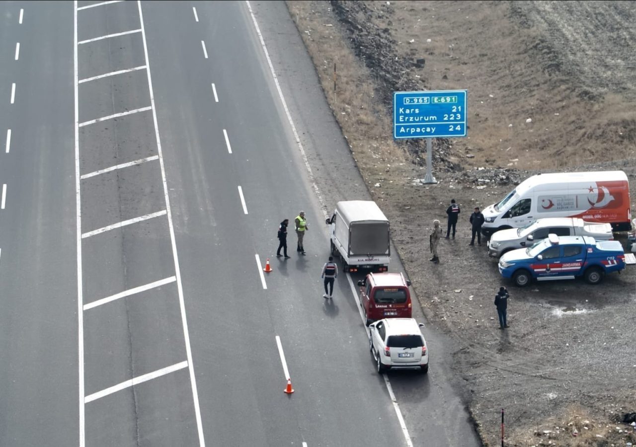 Kars’ta 44 ekip ve 197 jandarmanın katılımıyla “Düzensiz Göçle Mücadeleye