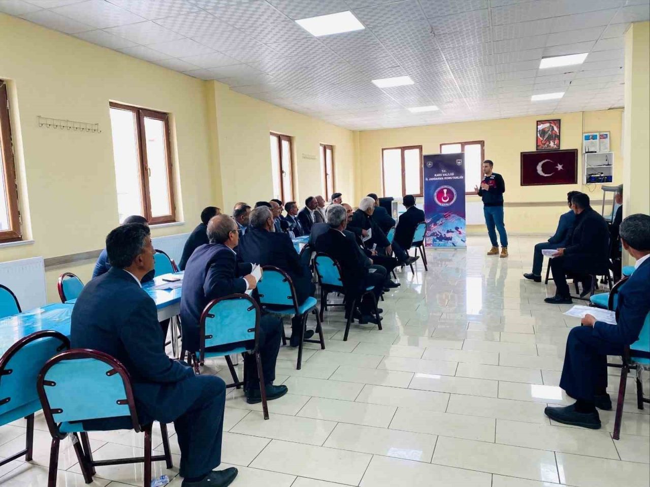 Kars İl Jandarma Komutanlığı ekipleri, siber suçlarla mücadele kapsamında kırsal