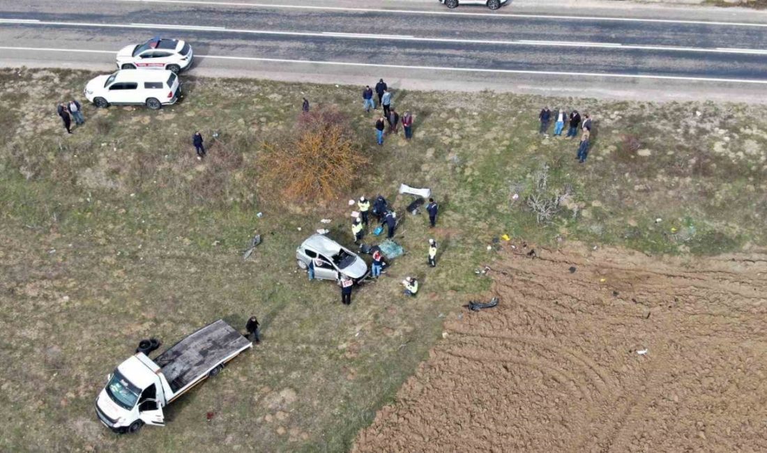 Kastamonu’nun İhsangazi ilçesinde yoldan çıkarak tarlada takla atan otomobildeki iki