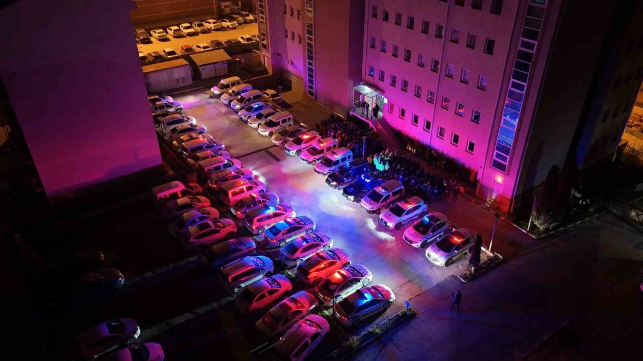 Kastamonu’da İl Emniyet Müdürlüğü ekiplerince gerçekleştirilen eş zamanlı huzur uygulamasında