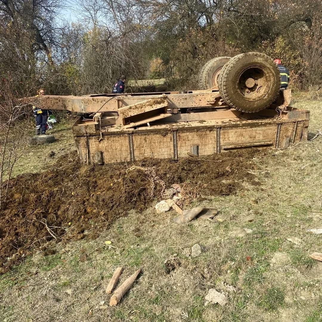 Kastamonu’da traktörün devrilmesi sonucu meydana gelen kazada sürücü hayatını kaybetti.