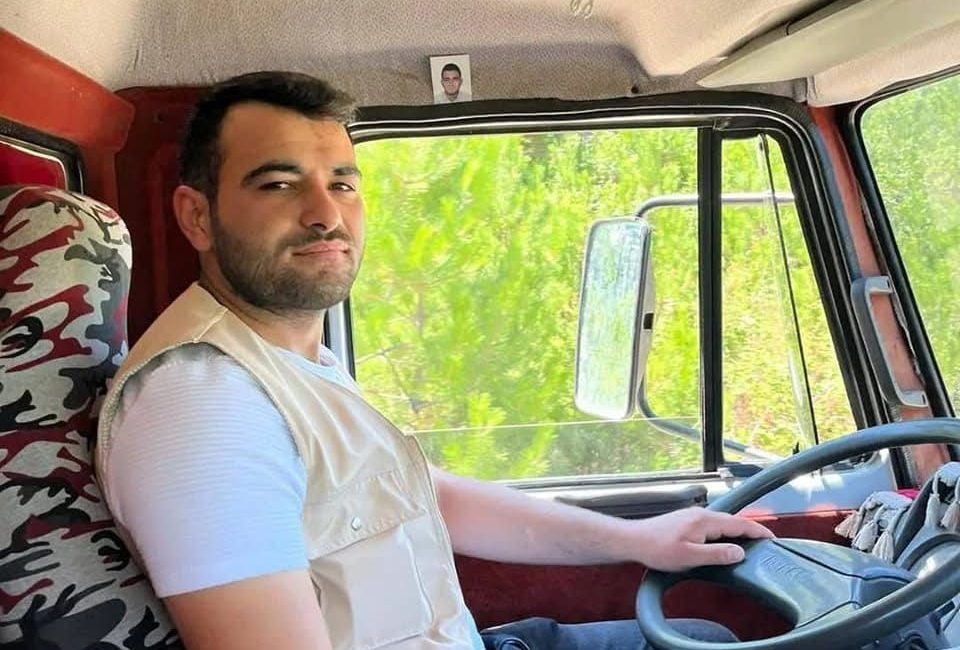 Kastamonu’nun Araç ilçesinde ormanda kestiği ağaç üzerine devrilen şahıs yaralandı.