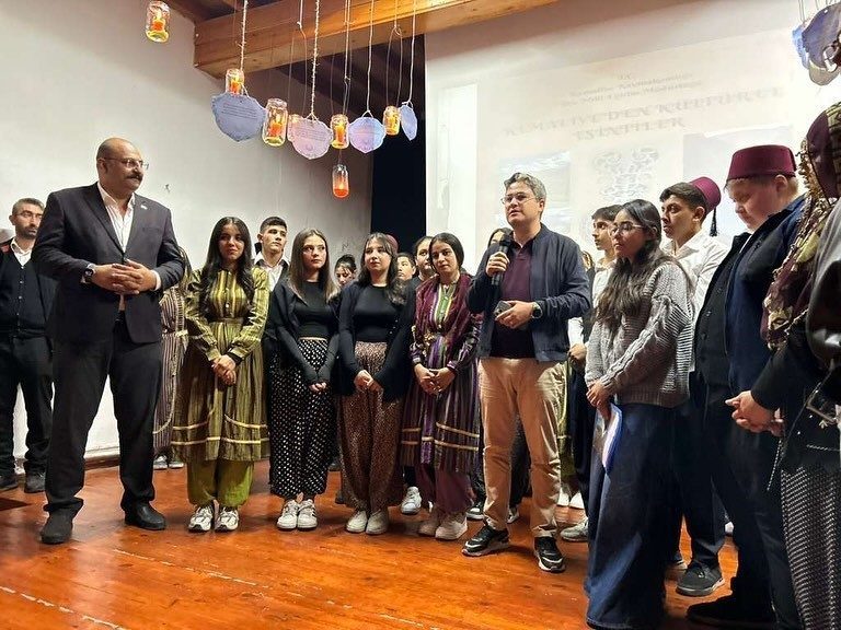 Kemaliye’de “Kemaliye Günleri” etkinlikleri kapsamında, öğrenciler Eğin kültürünü yansıtan manili