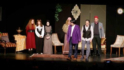 Erzurum Şehir Tiyatrosu’nun sahneye koyduğu “Kılıbık Hayrullah” oyunu yoğun ilgi