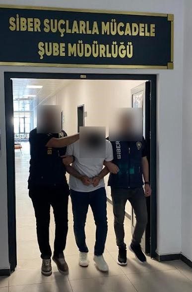 Kocaeli’de sosyal medya üzerinden kimlik bilgilerini ele geçirdikleri vatandaşlar adına