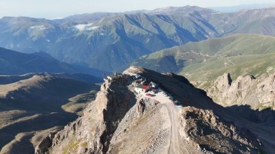 Trabzon-Bayburt sınırında, 3 bin 100 rakımda bulunan Kırklar Dağı Mescidi,