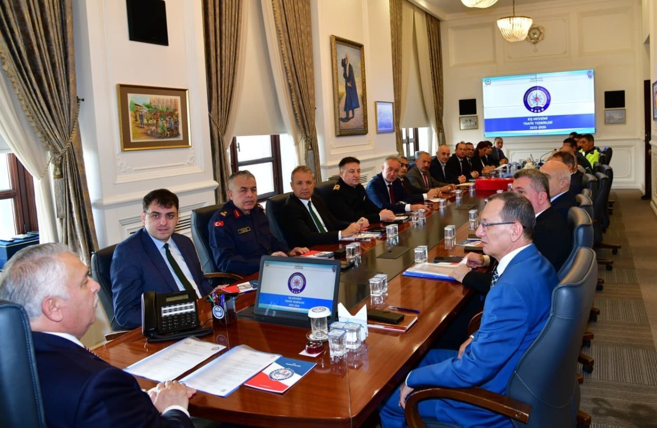 Yaklaşan kış mevsimi öncesinde Trabzon’da Vali Aziz Yıldırım başkanlığında Kış