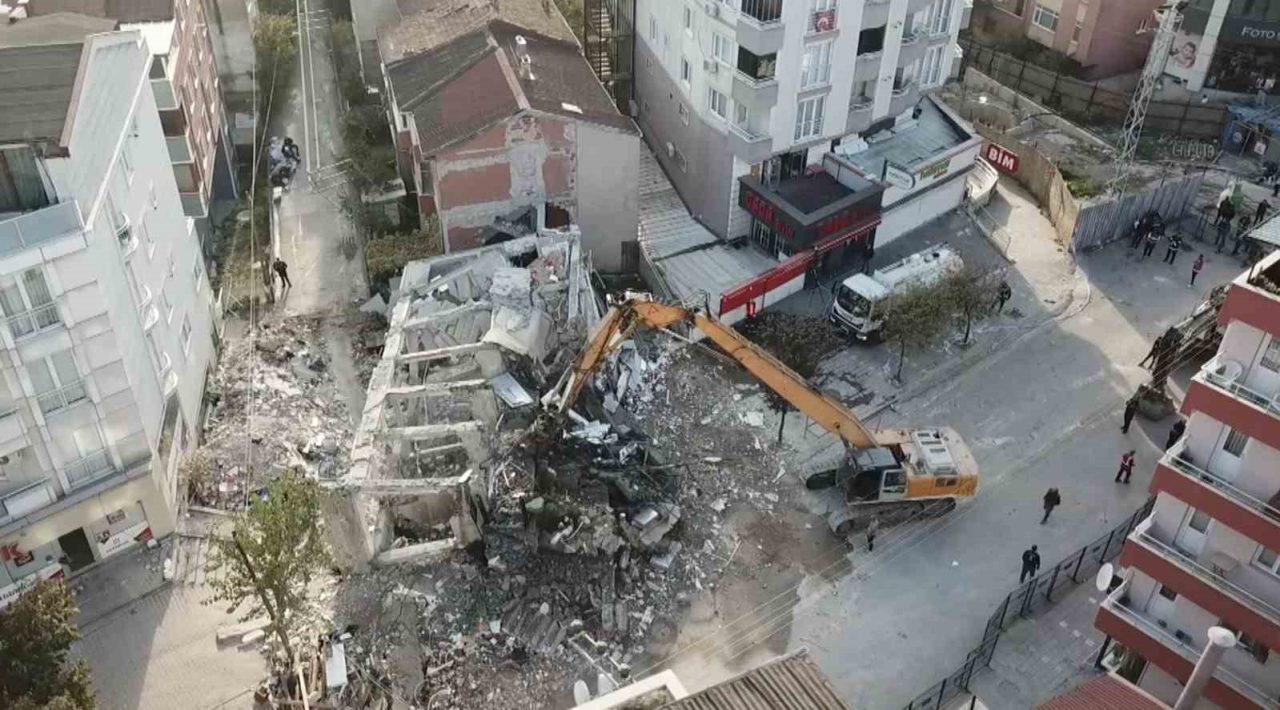 Kocaeli’nin Gebze ilçesinde 4 kişiye mezar olan 7 katlı binanın