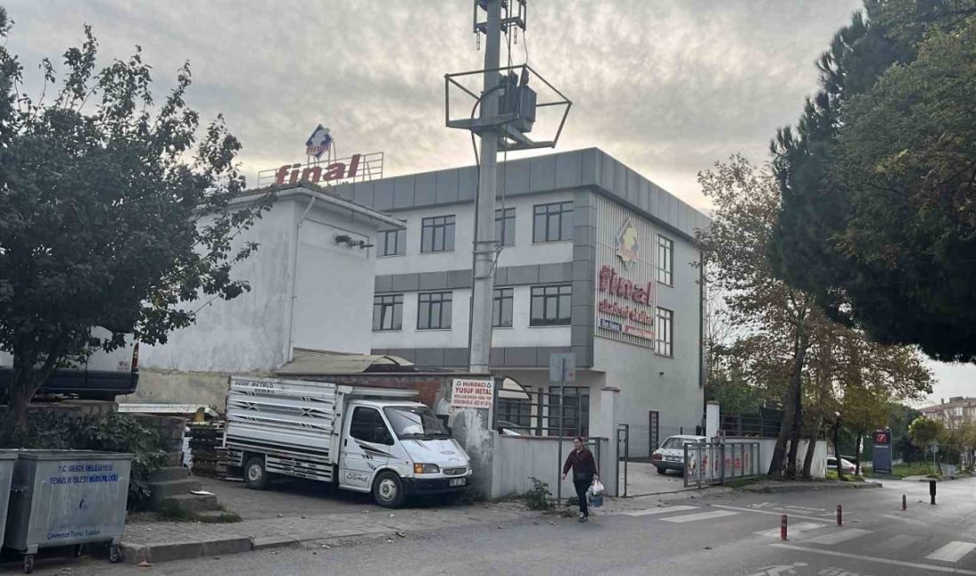Kocaeli’de özel bir lisede eğitim gören 14 öğrenci, kantinden aldıkları