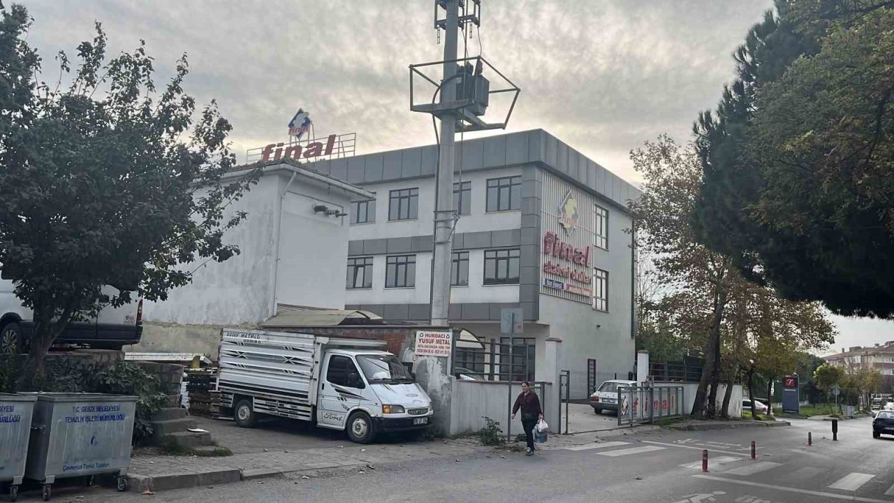 Kocaeli’de özel bir lisede eğitim gören 14 öğrenci, kantinden aldıkları