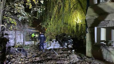 Sakarya’nın Arifiye ilçesi D-650 kara yolu otoban köprüsü üzerinde çarpışarak