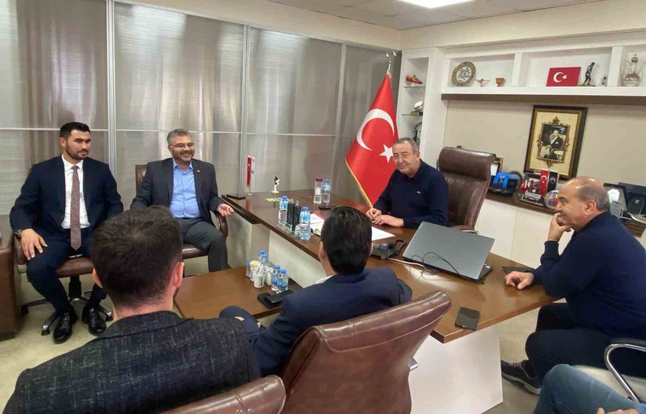 Kuşadası Ticaret Odası Yönetim Kurulu Başkanı Serdar Akdoğan ve yönetimi