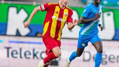 Süper Lig ekiplerinden Kayserispor’un Slovak oyuncusu Laszlo Benes, Çaykur Rizespor