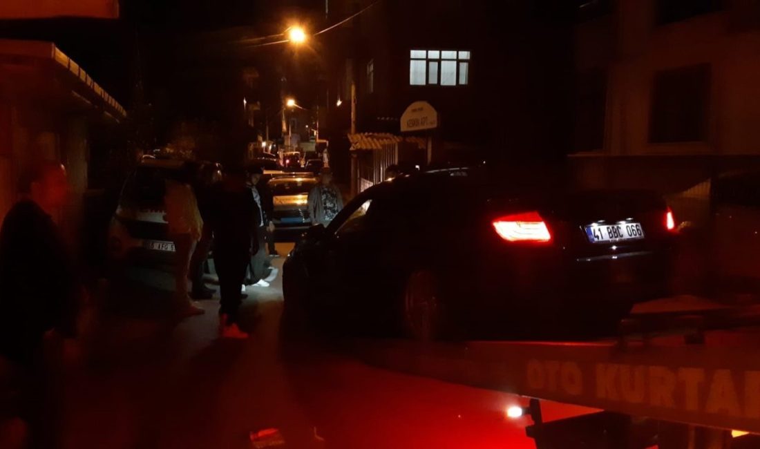 Kocaeli’nin Körfez ilçesinde bir kişi, lüks otomobilinin içerisindeyken yanına gelen