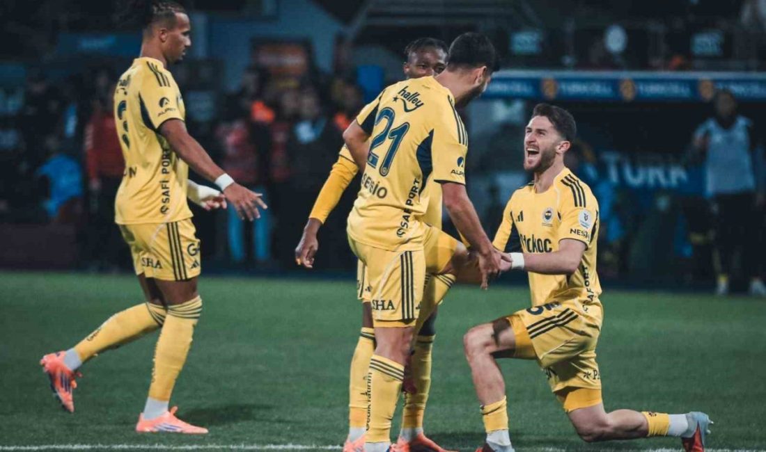 Fenerbahçe’nin İspanyol oyuncusu Marco Asensio, Çaykur Rizespor maçında rakip fileleri