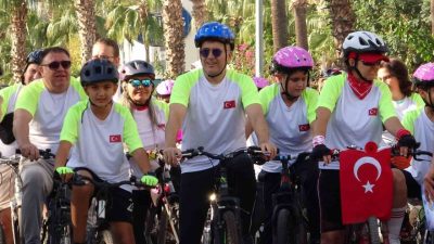 Mersin’de gerçekleştirilen bisiklet turu, profesyonel sporculardan gençlere ve ailelere kadar