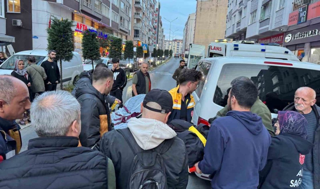 Giresun’da cadde üzerinde duran minibüsün açılan kapısına çarpan motosiklet sürücüsü