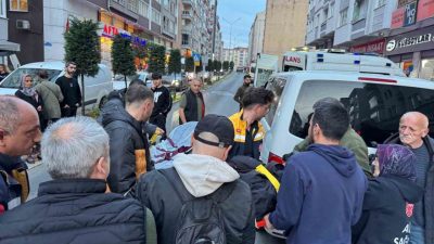 Giresun’da cadde üzerinde duran minibüsün açılan kapısına çarpan motosiklet sürücüsü