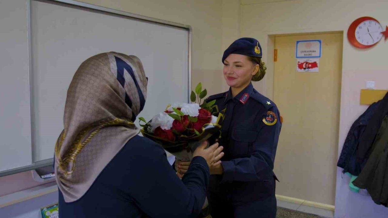 Bayburt İl Jandarma Komutanlığı, 24 Kasım Öğretmenler Günü dolayısıyla öğretmenlerin