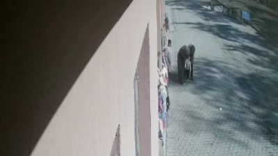 Ağrı’da boğazına şeker kaçması nedeniyle nefes almakta güçlük çeken 3