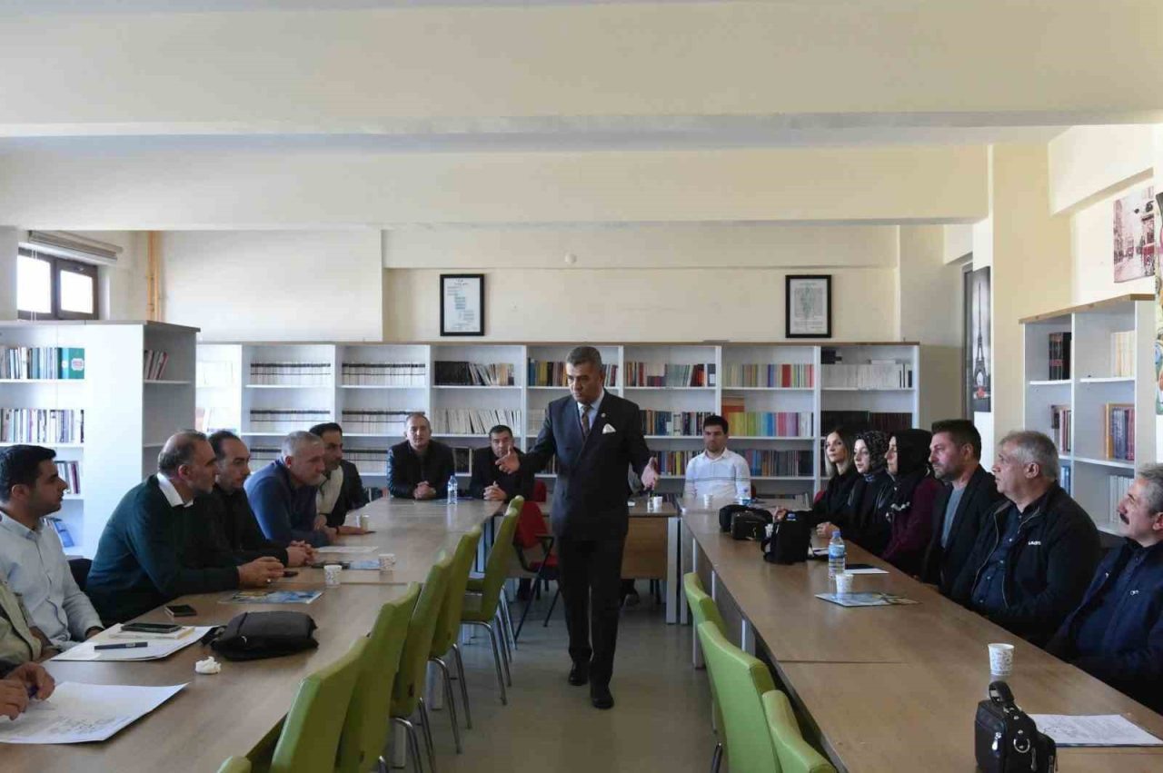 Türkiye Yüzyılı Maarif Modeli doğrultusunda yürütülen “Öğretim Liderliği” seminerler, eğitimde