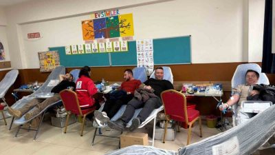 Samsun Vezirköprü ilçesi Mehmet Paşa İlkokulu’nda yapılan kan bağışı kampanyasında