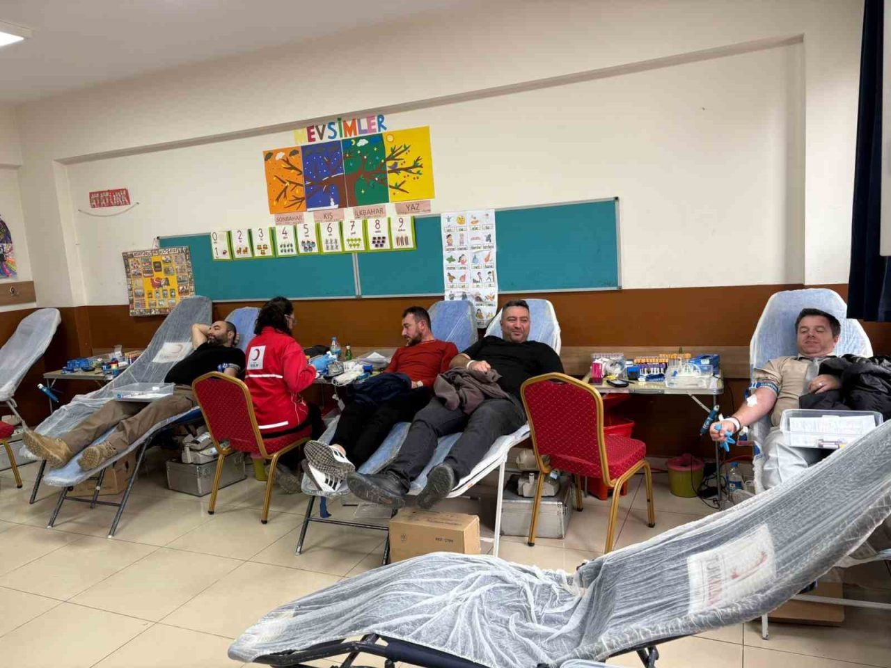 Samsun Vezirköprü ilçesi Mehmet Paşa İlkokulu’nda yapılan kan bağışı kampanyasında