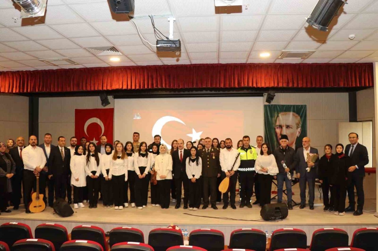 24 Kasım Öğretmenler Günü, Oltu’da düzenlenen çeşitli etkinliklerle kutlandı. Program,