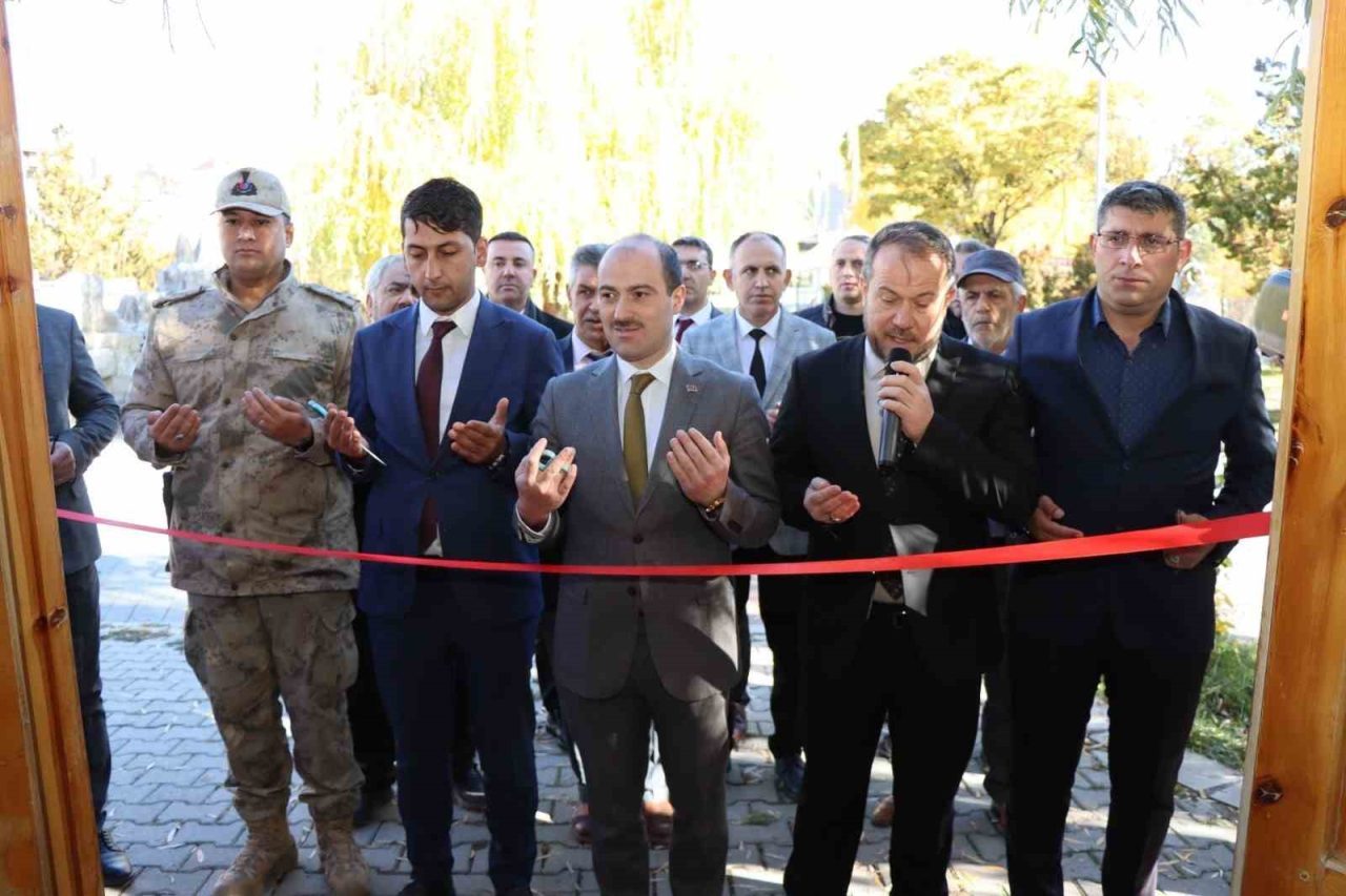 Erzurum’un Oltu ilçesinde, Filistin’e destek amacıyla hayır çarşısı düzenlendi. Oltu