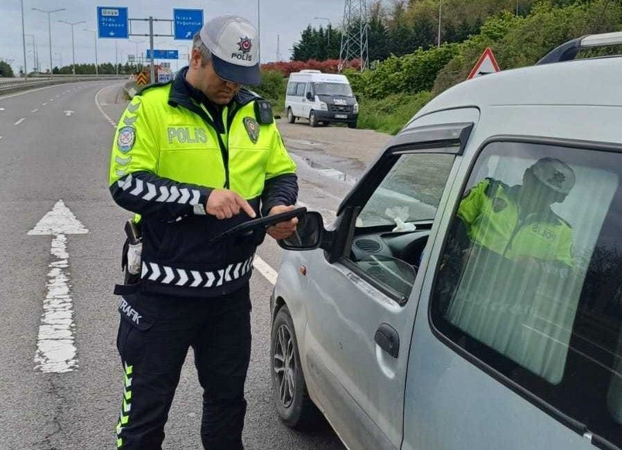 Ordu’da polis ekipleri tarafından trafik kazalarını azaltmaya yönelik yapılan denetimlerde