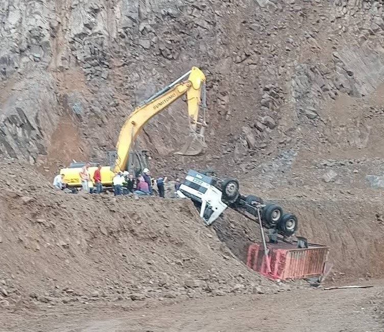 Ordu’nun Ulubey ilçesinde bir taş ocağında kamyonun devrilmesi sonucu meydana