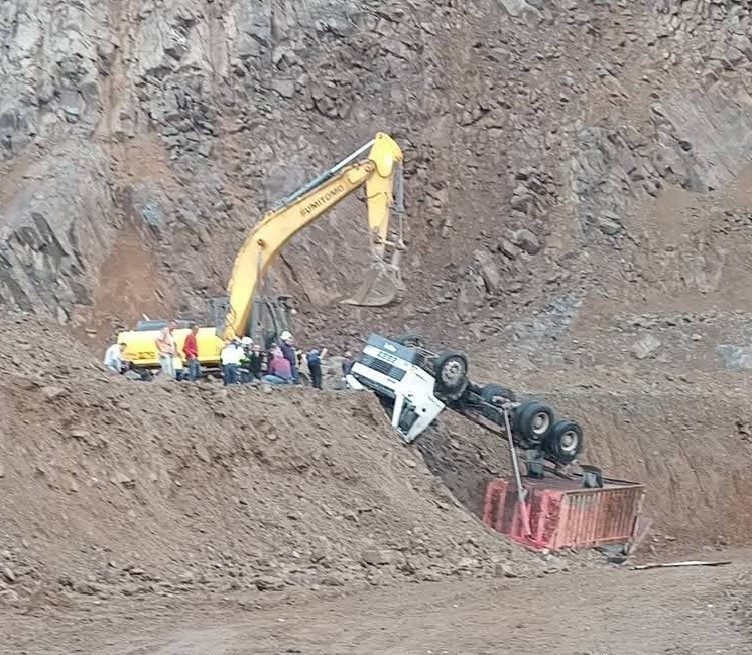 Ordu’nun Ulubey ilçesinde bir taş ocağında kamyonun devrilmesi sonucu meydana