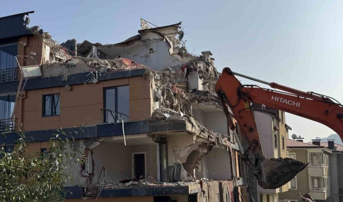 Ordu’da, temel kazısı sonrasında zeminindeki kayma nedeniyle çatlaklar oluşan ve