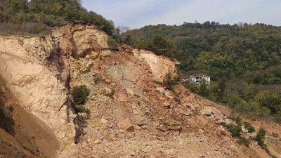 Ordu’nun Fatsa ilçesinde bir taş ocağı şantiyesinde meydana gelen göçük