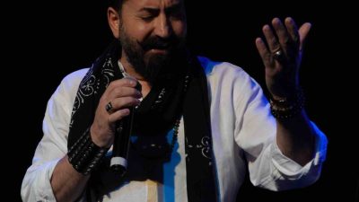 Oltulu müzisyen Osman Korkmaz, uzun yıllara dayanan sahne deneyimini ve