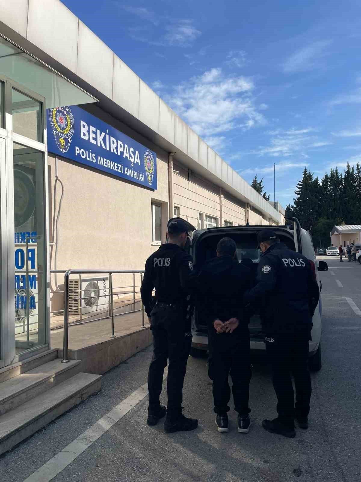 Kocaeli Şehirlerarası Otobüs Terminali’nde polis ekiplerinin durdurduğu şahsın, ’kasten öldürme’