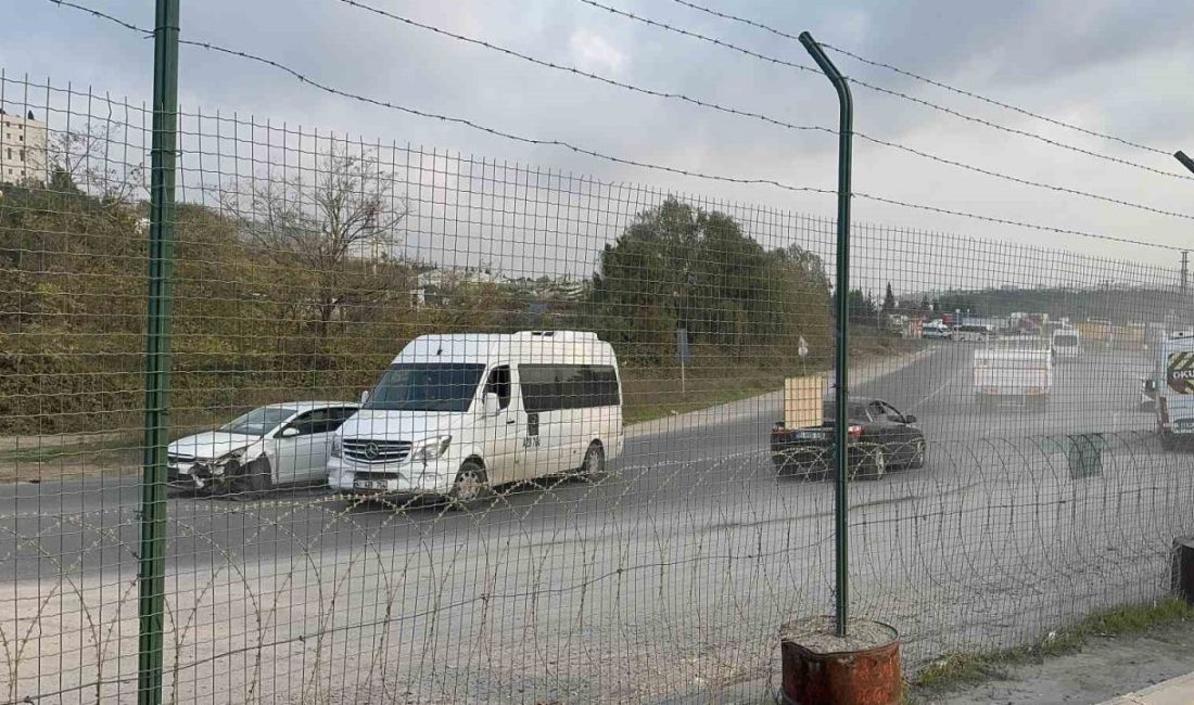 Kocaeli’de otomobil ile okul servisi çarpıştı 1 kişi yaralandı. Kaza,