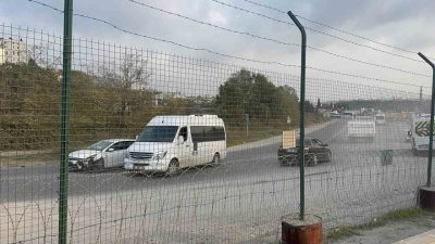 Kocaeli’de otomobil ile okul servisi çarpıştı 1 kişi yaralandı. Kaza,