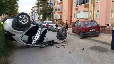 Zonguldak’ın Çaycuma ilçesinde meydana gelen trafik kazasında seyir halinde olan