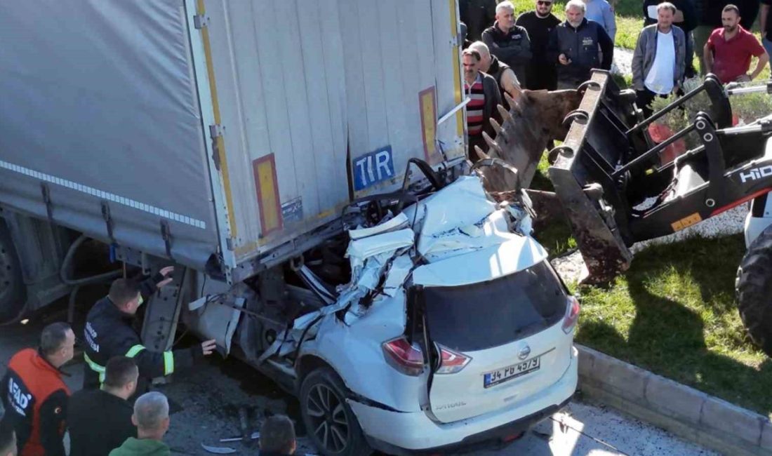Sinop’ta bir otomobilin tıra arkadan çarparak altına girdiği kazada öğretmen