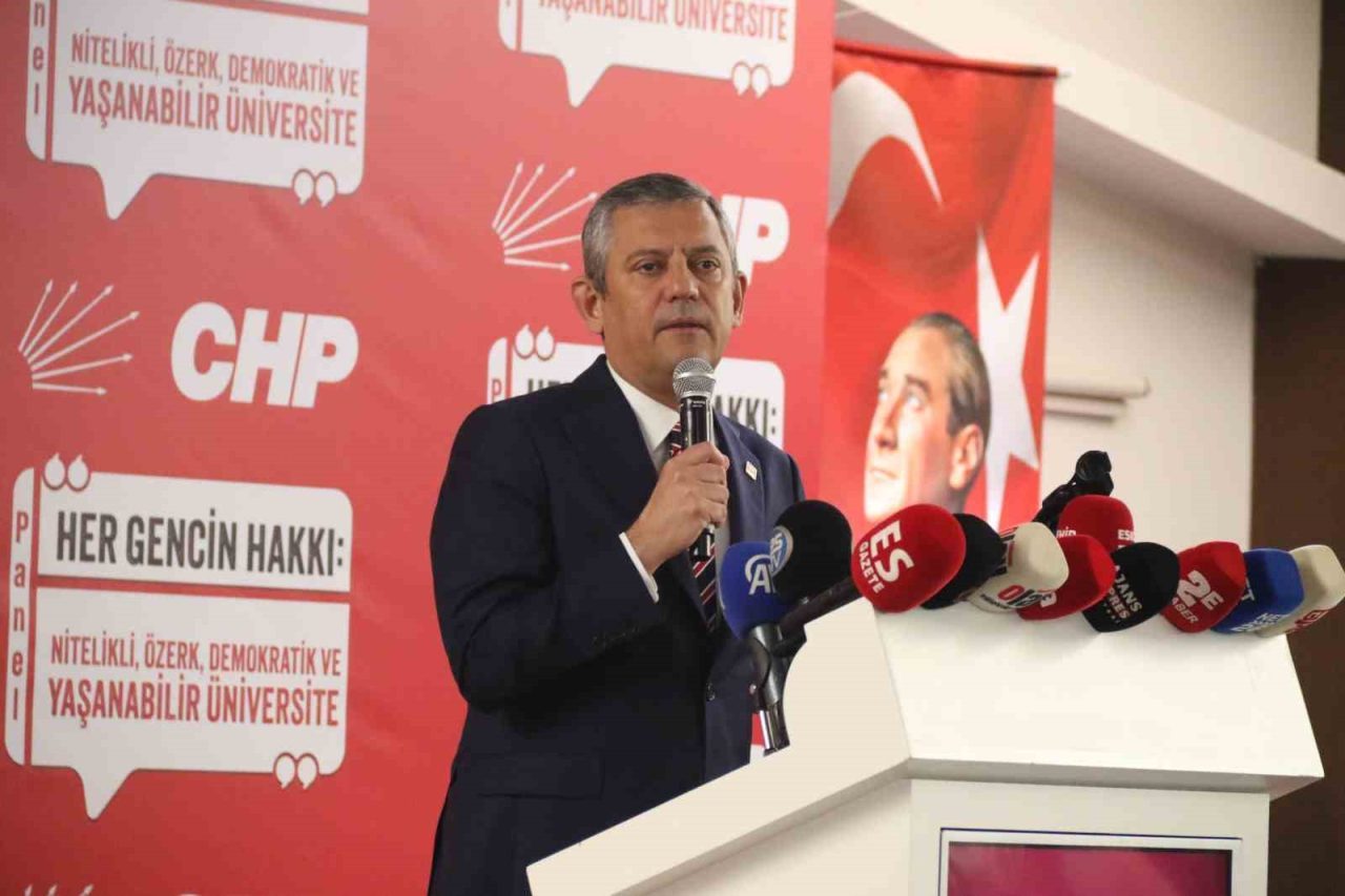 Eskişehir’de konuşan Cumhuriyet Halk Partisi (CHP) Genel Başkanı Özgür Özel,