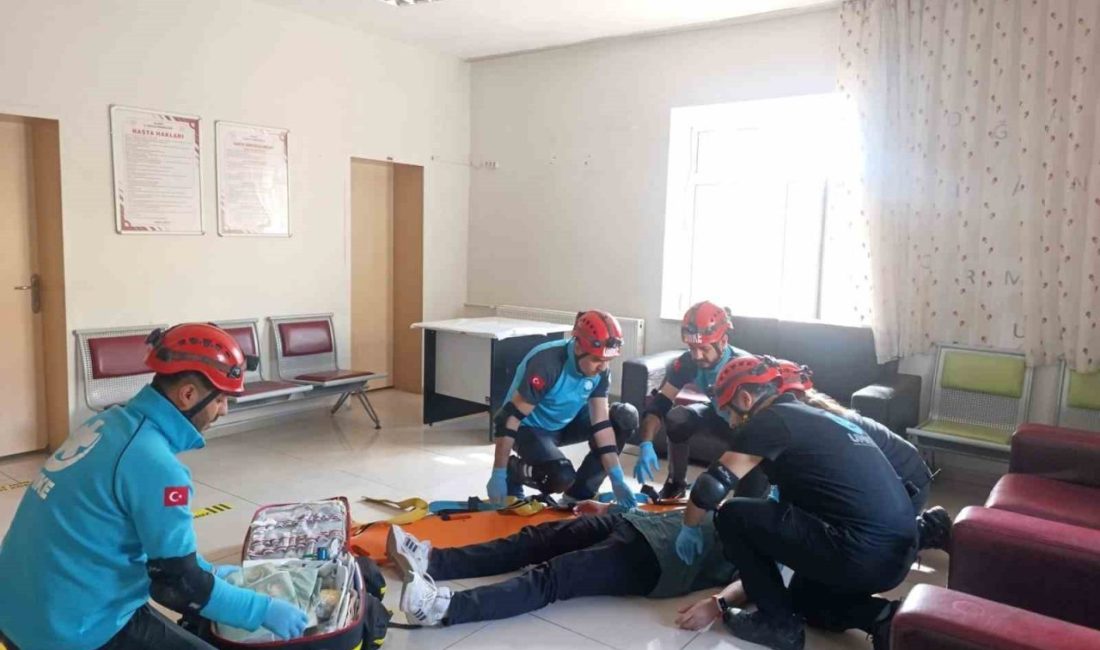 Palu Devlet Hastanesi’nde deprem ve yangın tatbikatı gerçeği aratmadı. Elazığ’ın