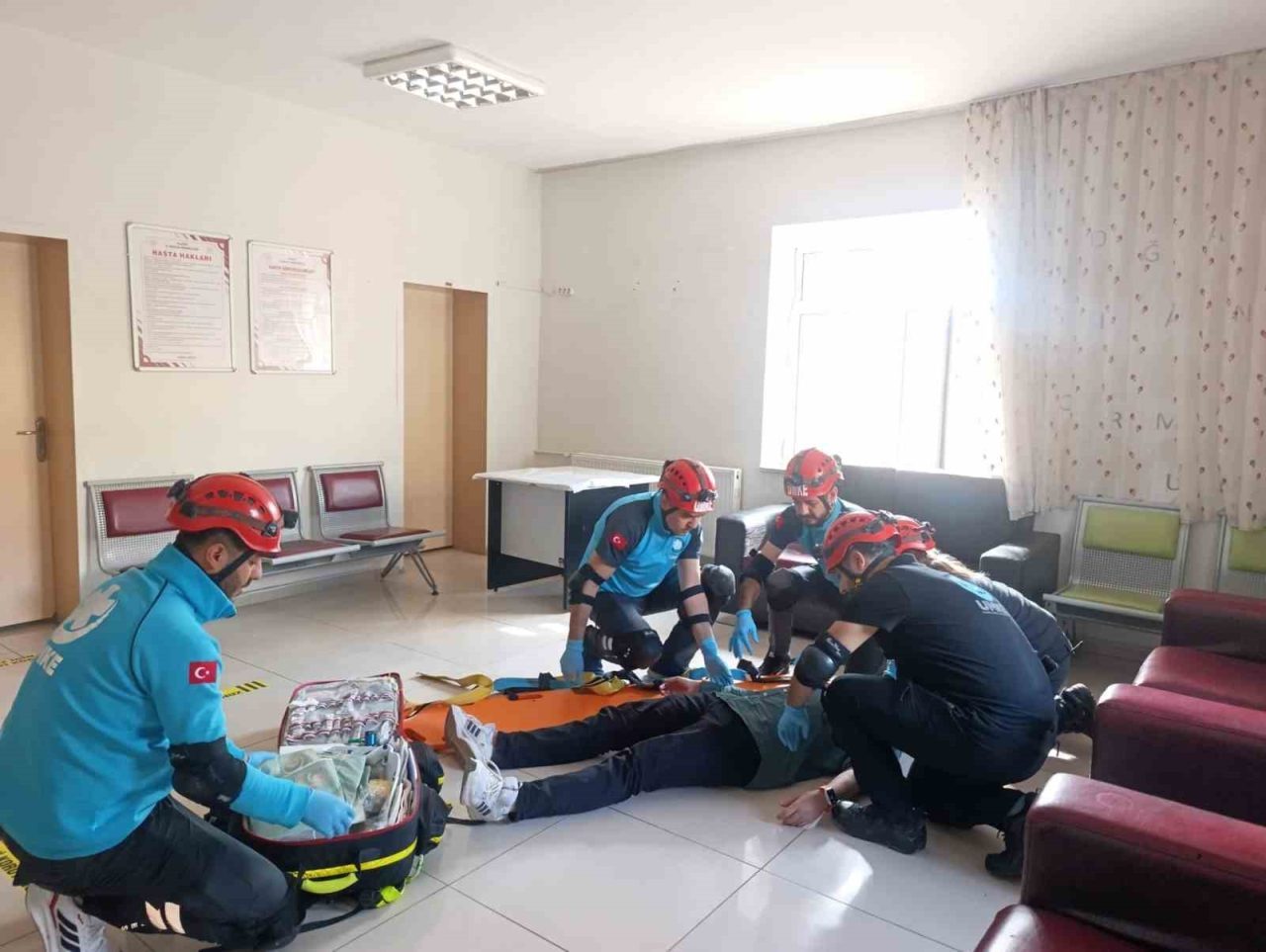 Palu Devlet Hastanesi’nde deprem ve yangın tatbikatı gerçeği aratmadı. Elazığ’ın