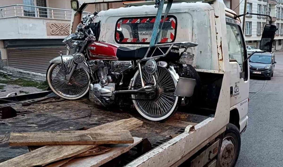 Sivas’ta drift yaparak çevreyi rahatsız eden motosiklet sürücüsü polis ekiplerince