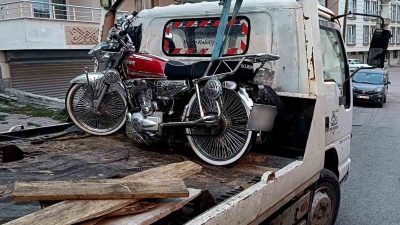 Sivas’ta drift yaparak çevreyi rahatsız eden motosiklet sürücüsü polis ekiplerince