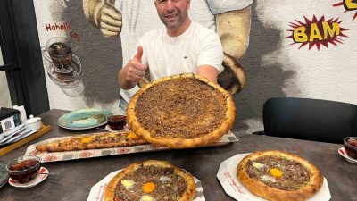 Karadeniz’le özdeşleşmiş Trabzon pidesi elma ile buluşunca ortaya çok farklı