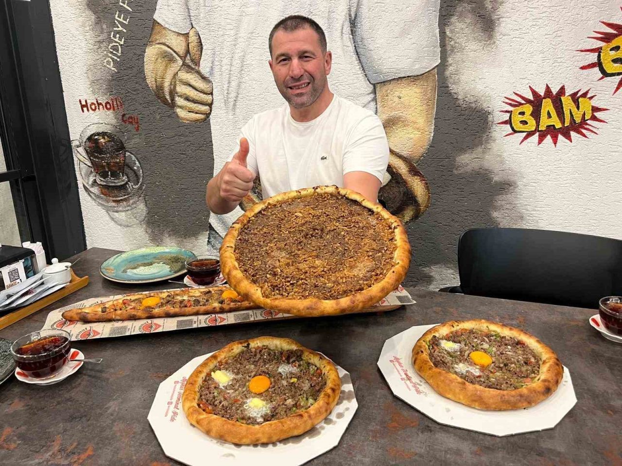 Karadeniz’le özdeşleşmiş Trabzon pidesi elma ile buluşunca ortaya çok farklı