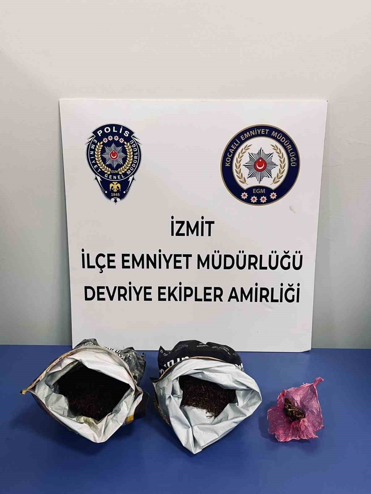 Kocaeli’de polis ekiplerinin şüphe üzerine durdurduğu 4 kişinin üzerinde 135.4