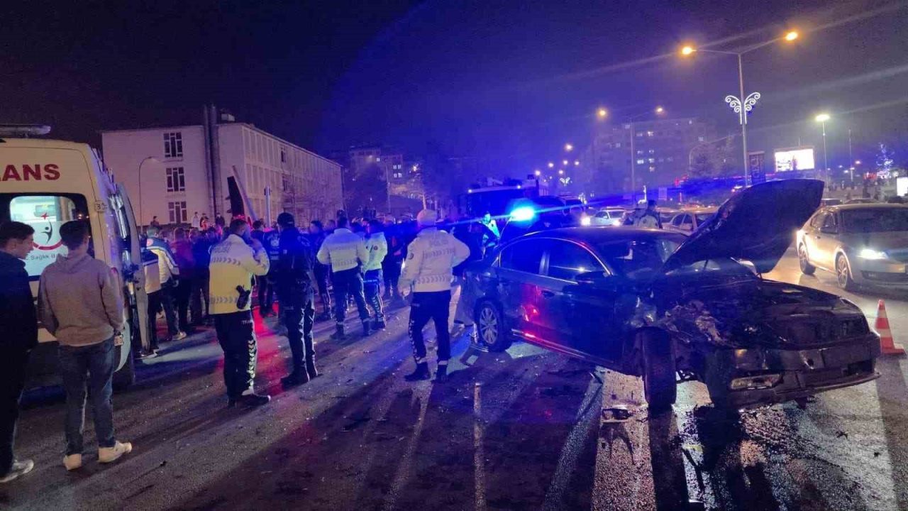 Erzurum’da polis kontrol noktasından kaçan bir sürücü, önce kavşakta başka